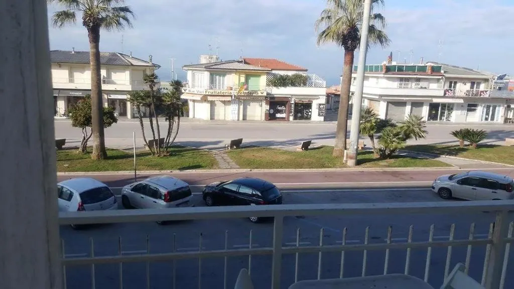 Monolocale Lungomare Viareggio Apartment